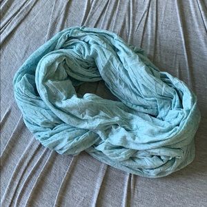 VERA WANG light blue scarf